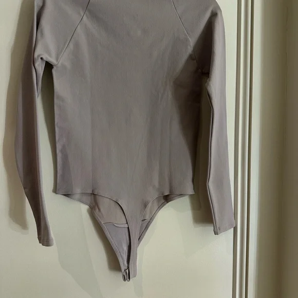 Fabletics long sleeve body suit US L🌸 - Picture 2 of 4